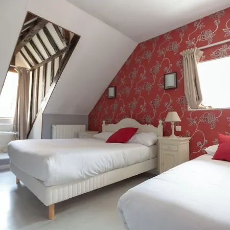 Republique Hotel 2*