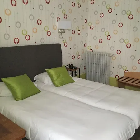 Republique Hotel 2*