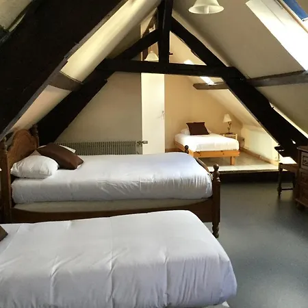 Republique Hotel 2*