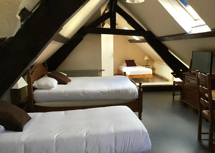 République Hotel 2*