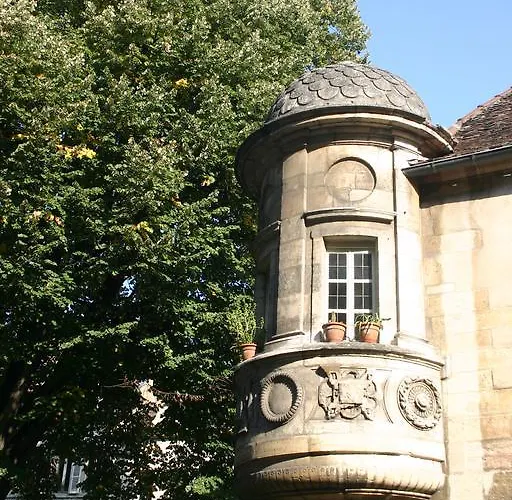 République Hotel 2*